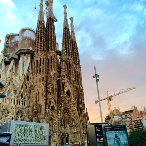 Sagrada Familia, Barcelona España: joya en construcción desde 1883