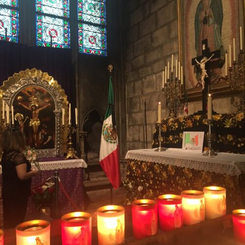 Así se visitaba la capilla a la Virgen de Guadalupe en Notre Dame, París