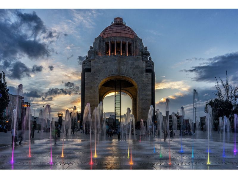 Datos Curiosos en la Historia del Monumento a la Revolución