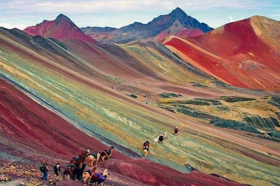 ¿Por qué la montaña tiene siete colores?