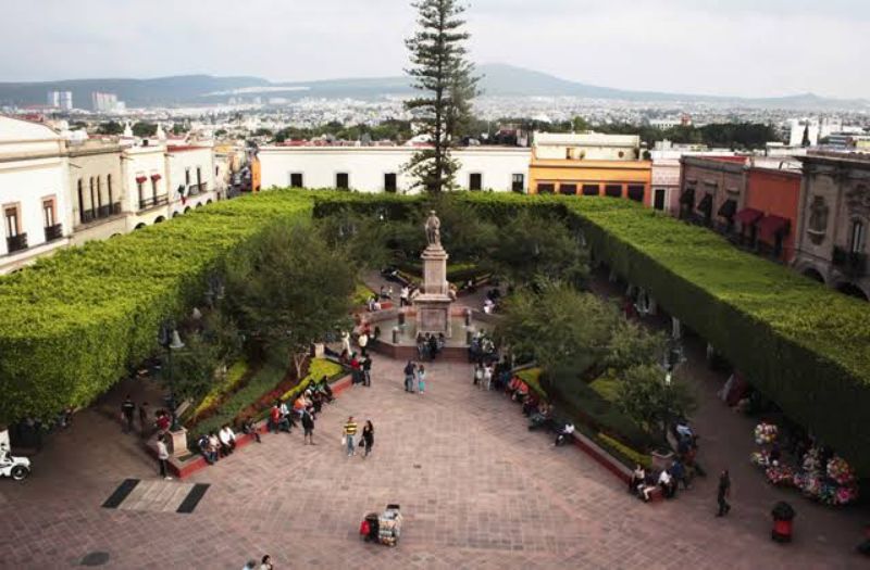 Plaza de Armas en centro histórico de Querétaro
