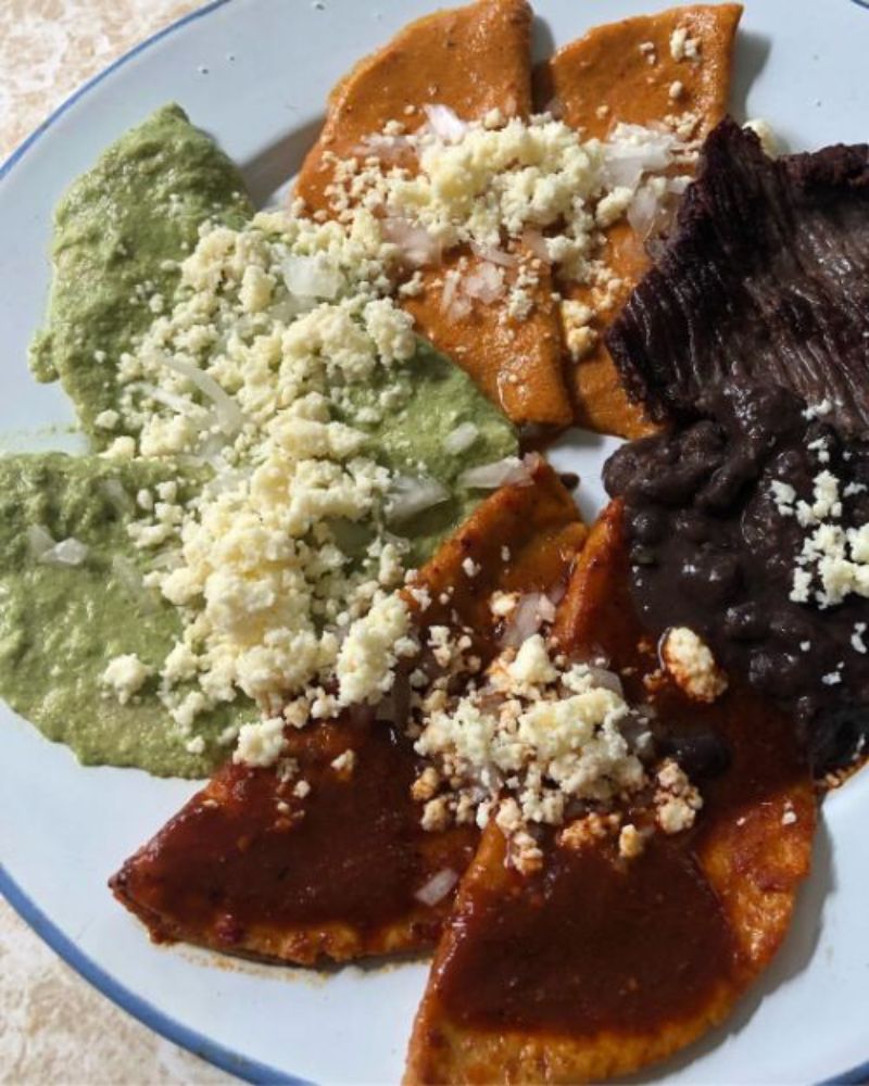Comida Tipica de Puebla.Enchiladas de Pipian.
