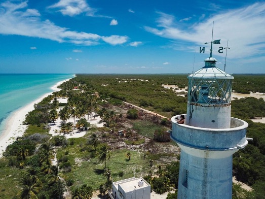 Faro de El Palmar en Sisal Yucatán