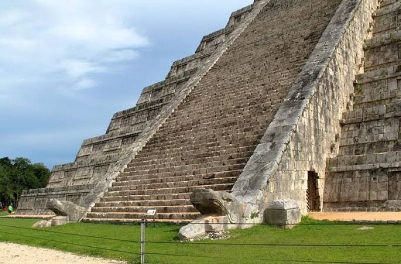 Pirámide de Chichén Itzá: descenso de la serpiente