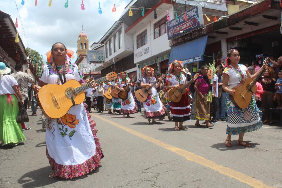 Festival de la Guitarra Paracho Michoacán. 