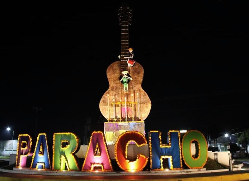 Guitarra Paracho. 