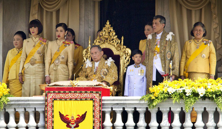 El rey y la familia viaje a tailandia