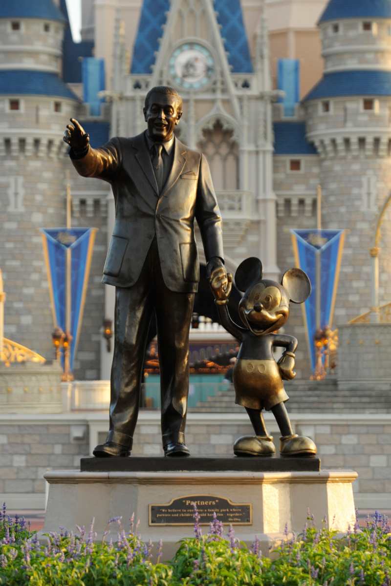Estatua de Walt Disney en Disneyland California