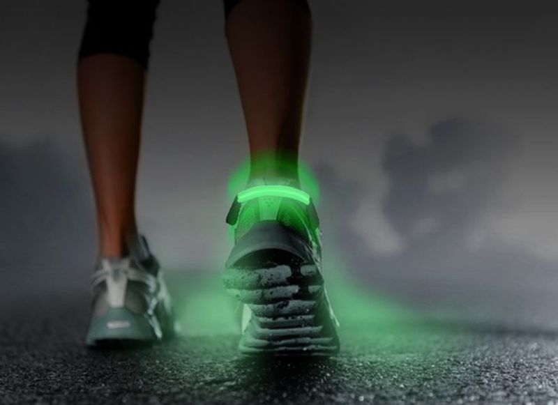 Evitar usar ropa fluorescente o zapatos con luz le